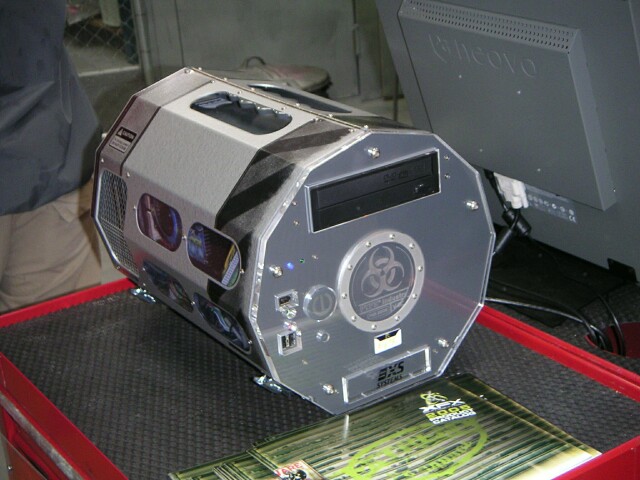 case_modding_cebit_2005_detail[1].jpg